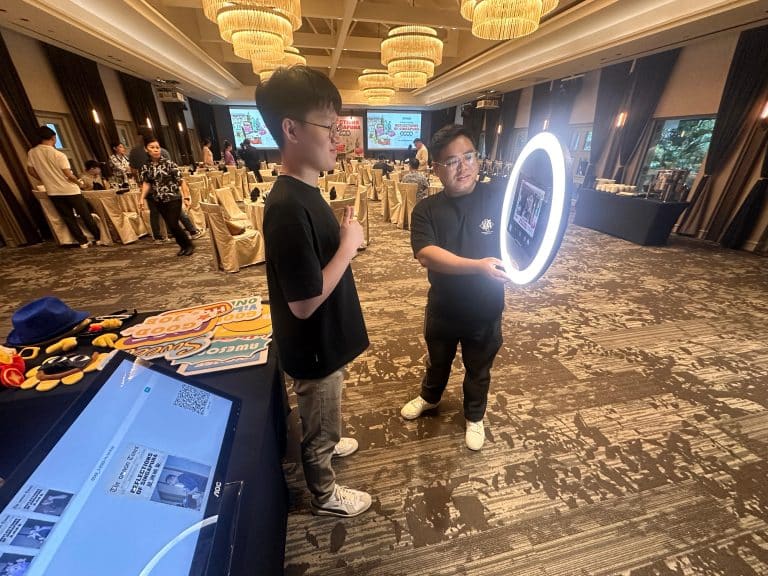 ShutterPop iPad ring roamer setup at a Malaysian event